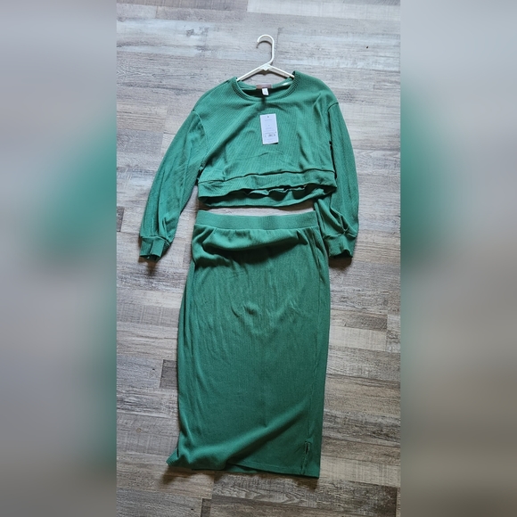 Maturnity outfit - Picture 1 of 2